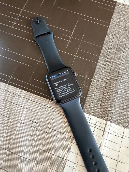 Продавам часовник Apple Watch series 3
