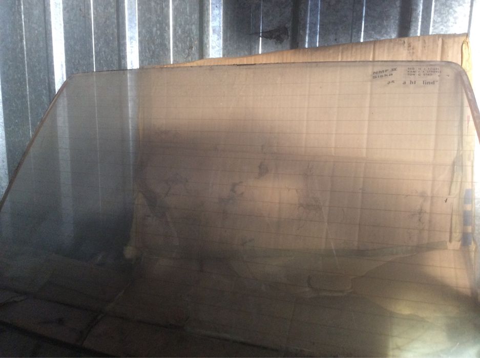 Заднее стекло бмв 520 и мерседес 124