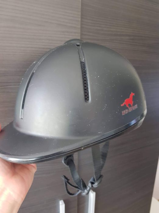 Продавам каска за конна езда