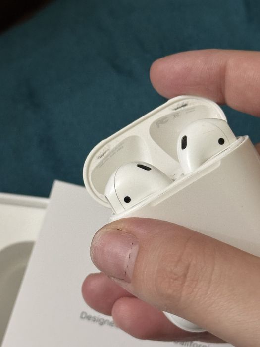Airpods 2 продается б/у оригинал