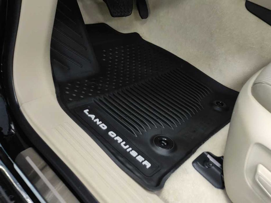 Оригинальные резиновые коврики (полики) салона Toyota LC 300