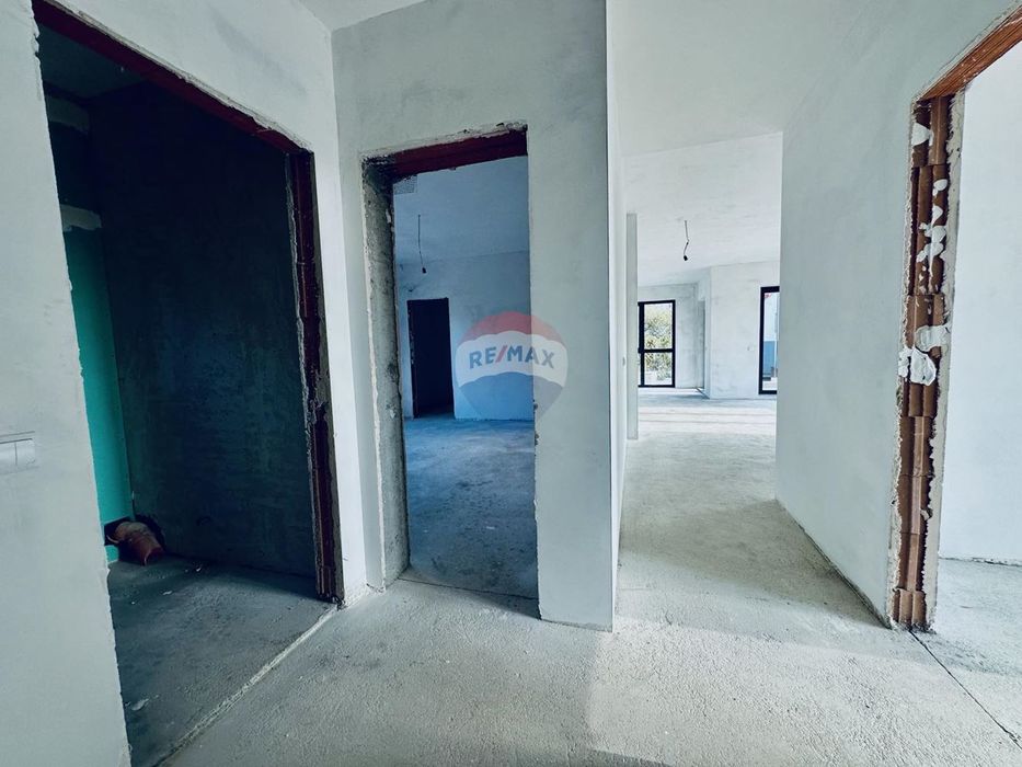 Продава се Четиристаен апартамент в Варна, Бриз - 179 кв.м за 1900 €/кв.м - Снимка #3