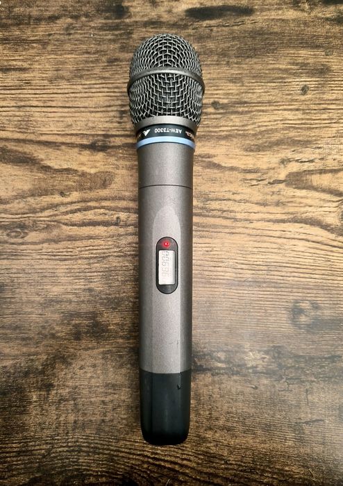 Audio-Technica AEW-T3300 transmitter + AEW-C5400 Capsule