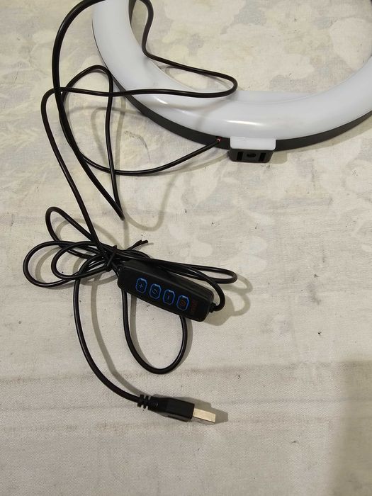 Ringlight foto alb cald si rece Grundig pe usb