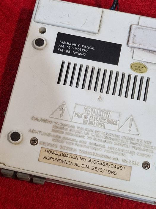 Radio cu afișaj digital  defect