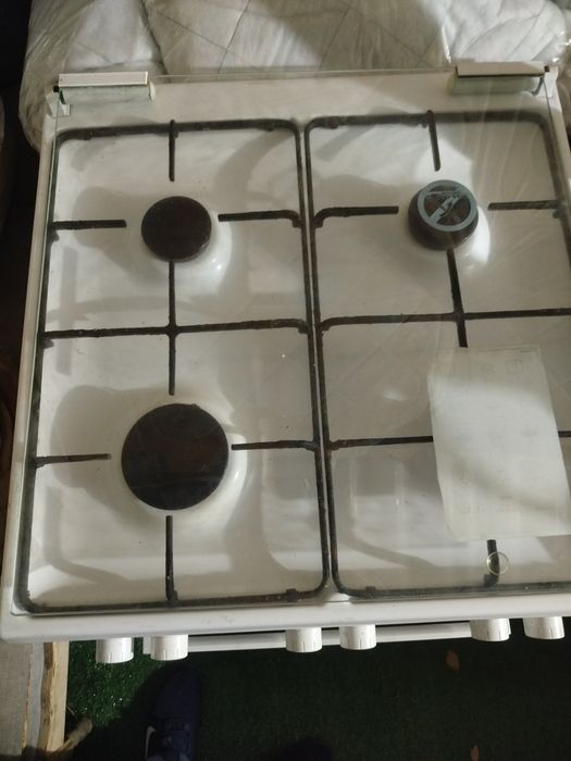 Продам газ плиту бош