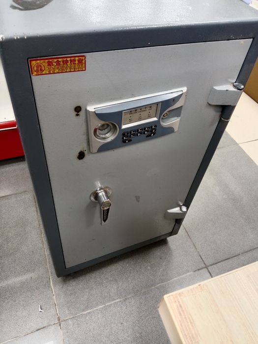 Продам б у сейф б