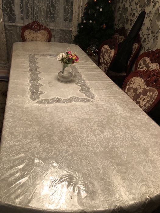 Продоесться стуля и стол