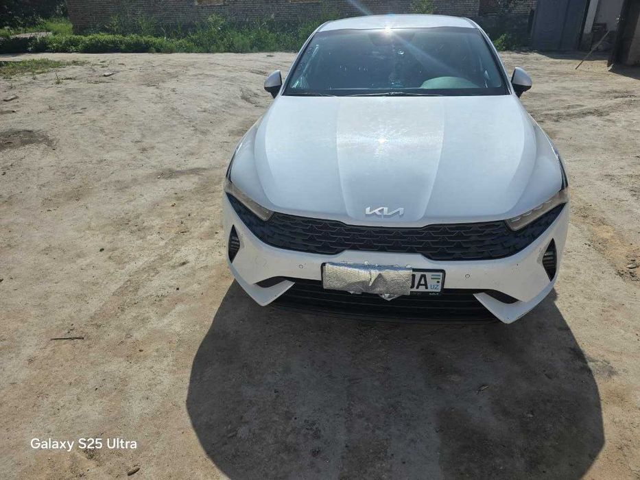 KIA K5  D02L белый