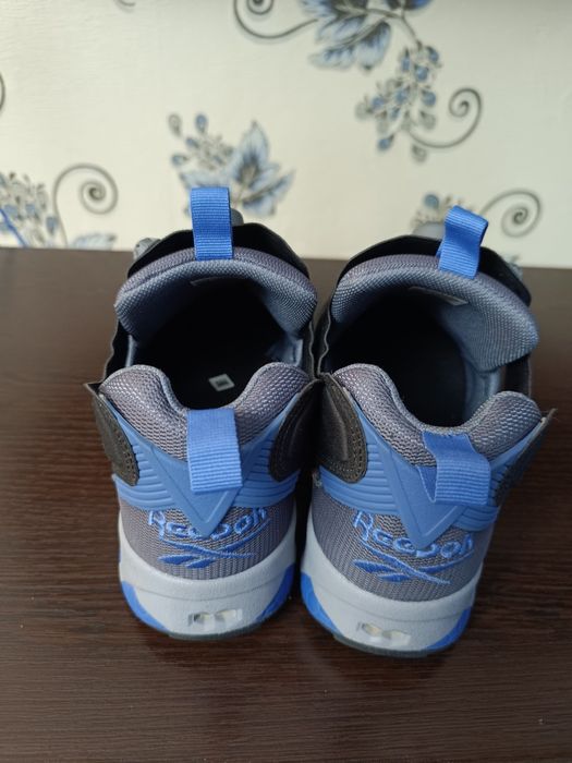 Продаю фирменные кроссовки REEBOK "Insta pump"