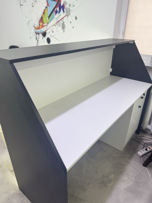 Продам стойку ресепшен