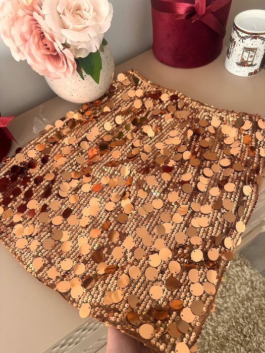 Къса пола с пайети в златисто