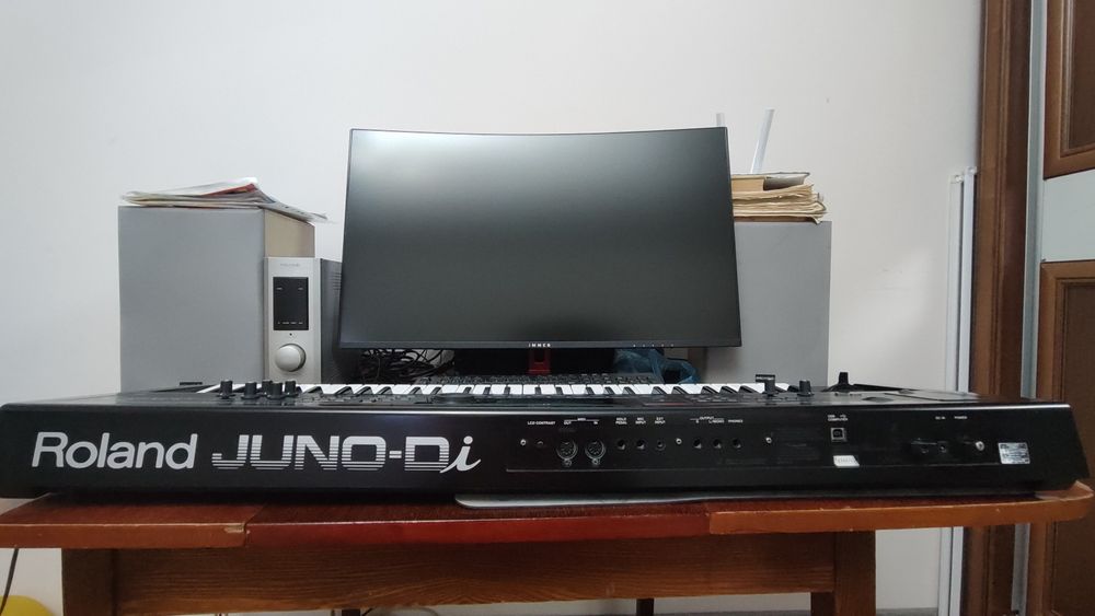 Синтезатор сотилади