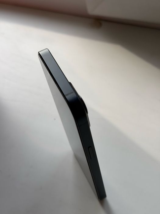 Продам Айфон 13.