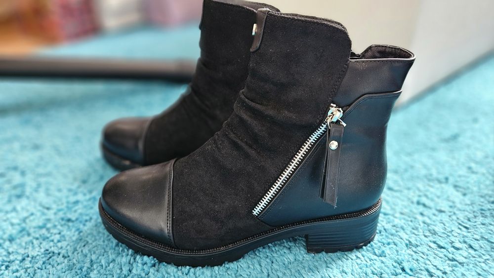 Дамски боти и спортни обувки