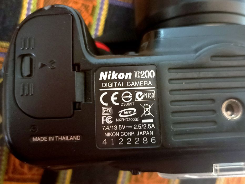 Цифровая зеркальная камера Nikon D200