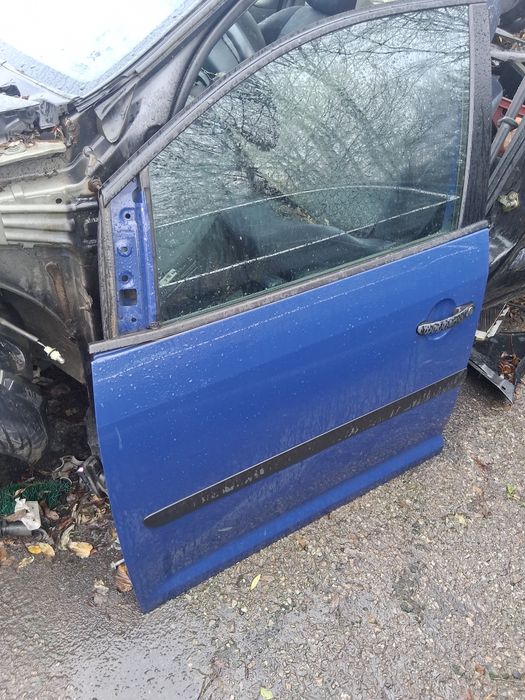 Лява оборудвана врата от vw touran 2006г