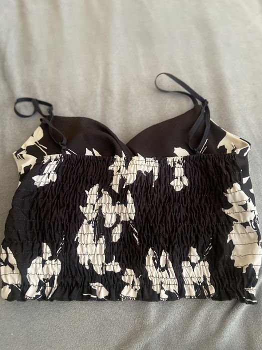 Къс черно-бял топ