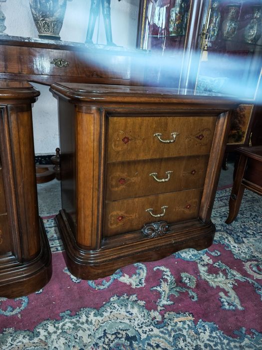 Масивни нощни шкафчета