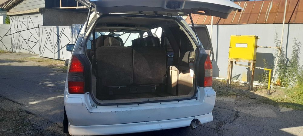 Mitsubishi Chariot Grandis
