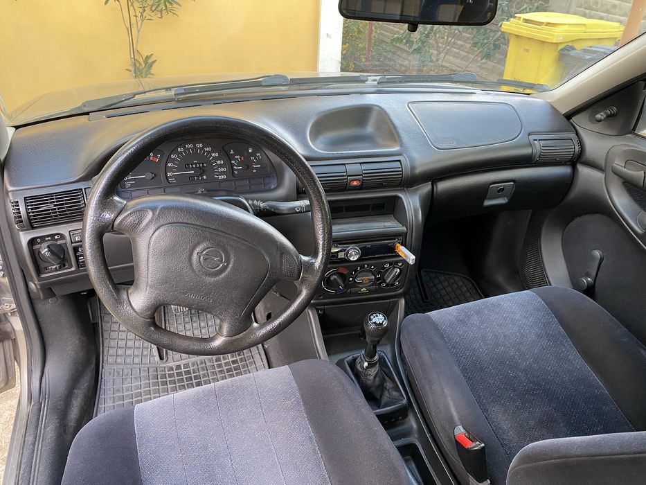 Opel Astra F berlina