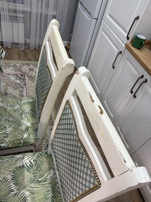 Продам комплект стола со стульями