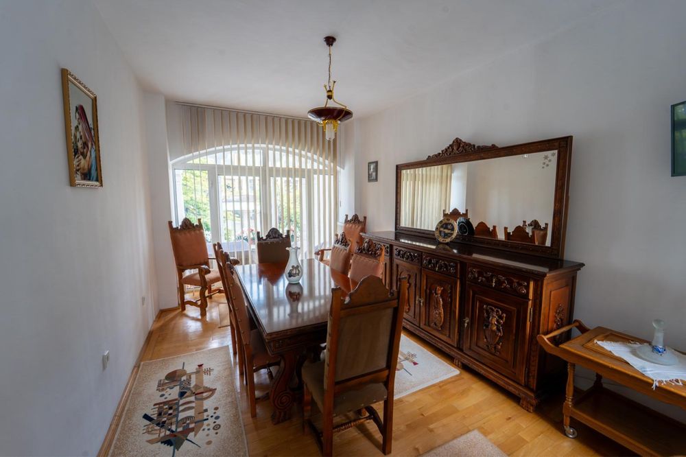Proprietar vand vila in stil neoromanesc Campulung Muscel Arges