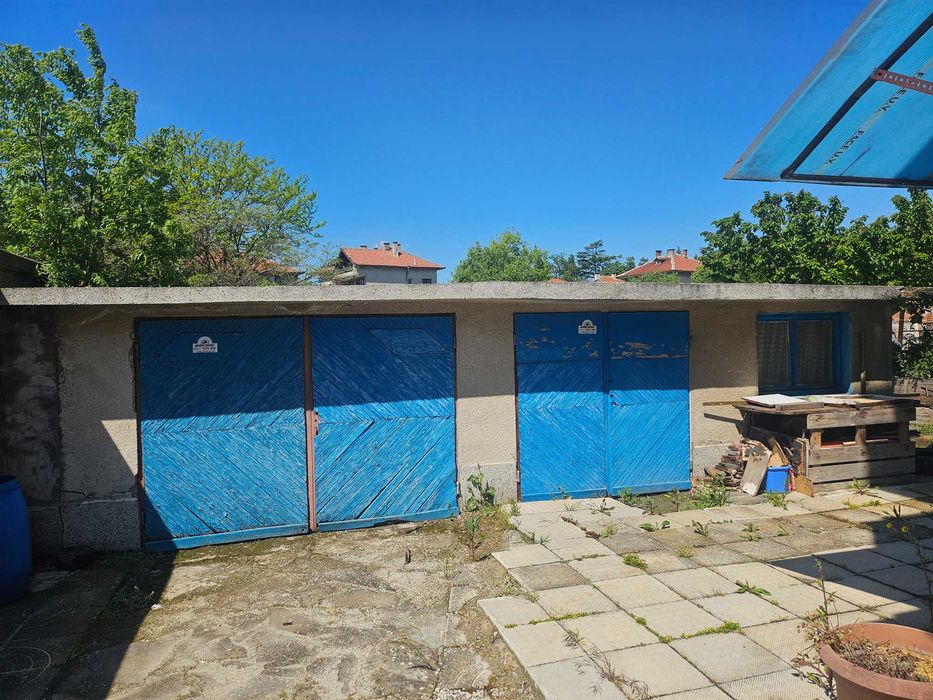 Продава се самостоятелна къща в гр. Ахелой