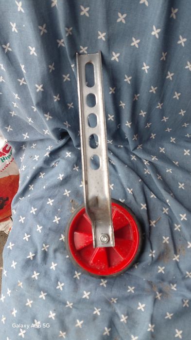 Vând roți ajutătoare pentru bicicletă