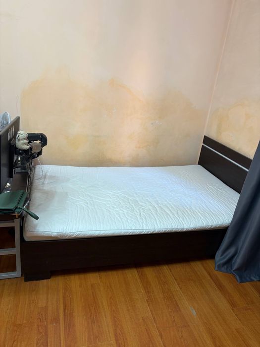 Продам кровать с матрасом