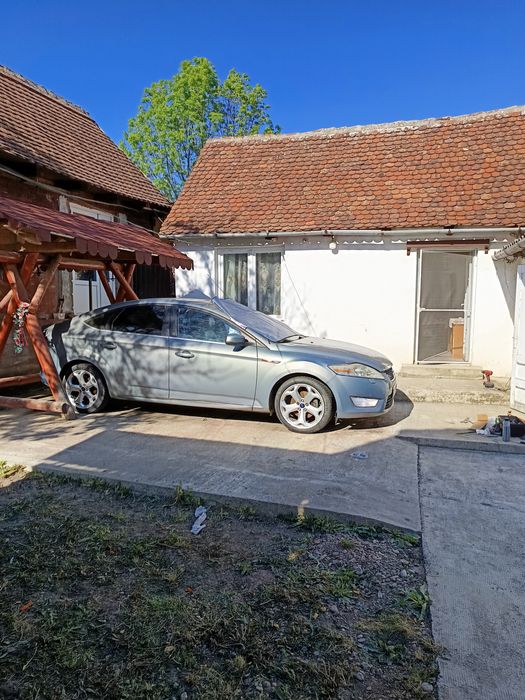 Vând casă în buteni 32.000 euro negociabil