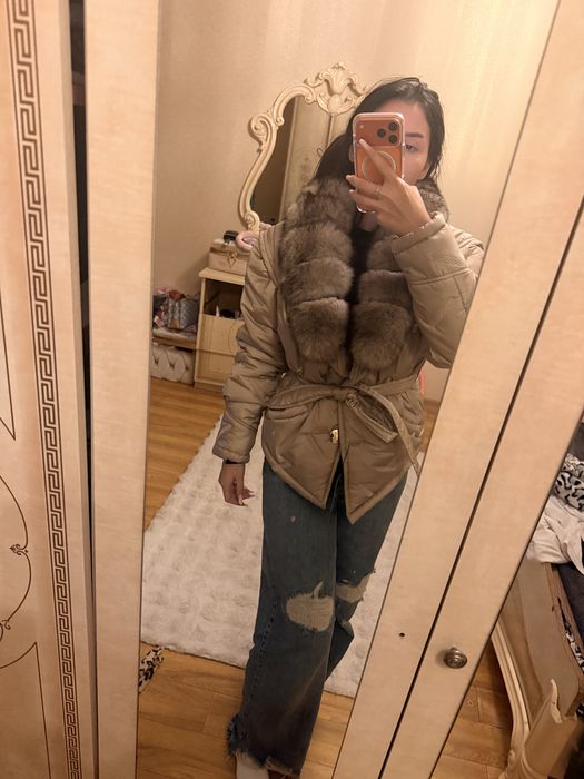 Geaca cu guler din blana naturala