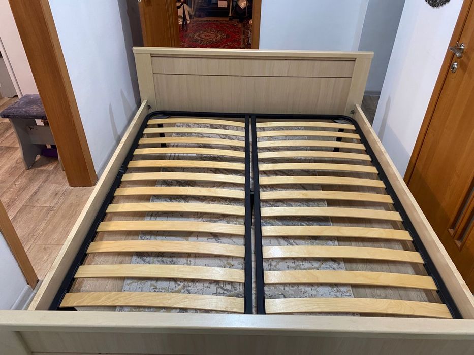 Продам Кровать двухспальный, состояние хорошее. + с матрасом.