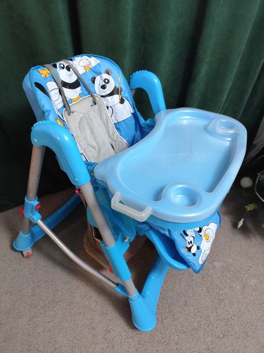 Scaun de masă pentru bebeluși și copii