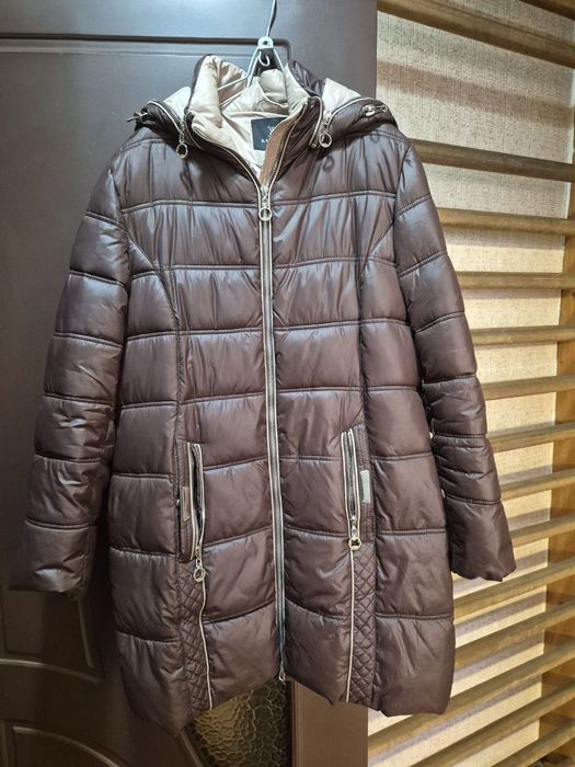 Женская куртка с капюшоном