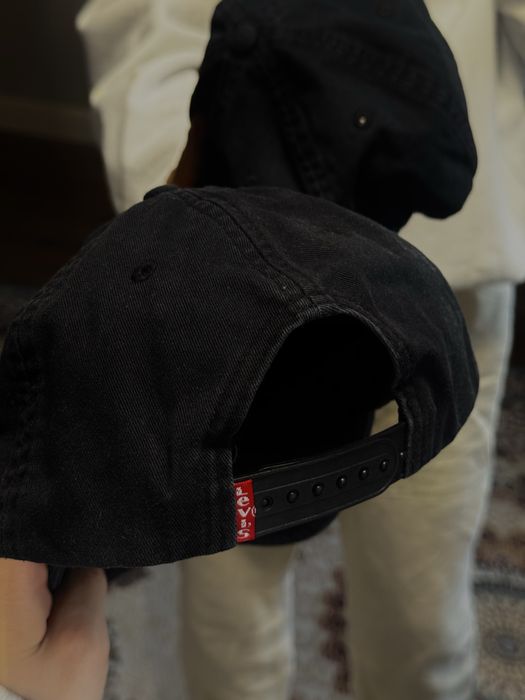 Кепка черная Levis