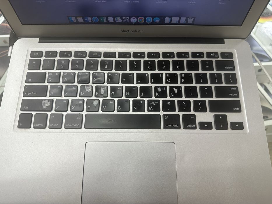 Apple macbook 2011 silver 256gb