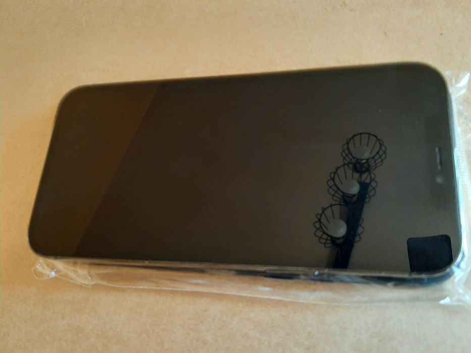 Iphone 12 pro max в отлично състояние