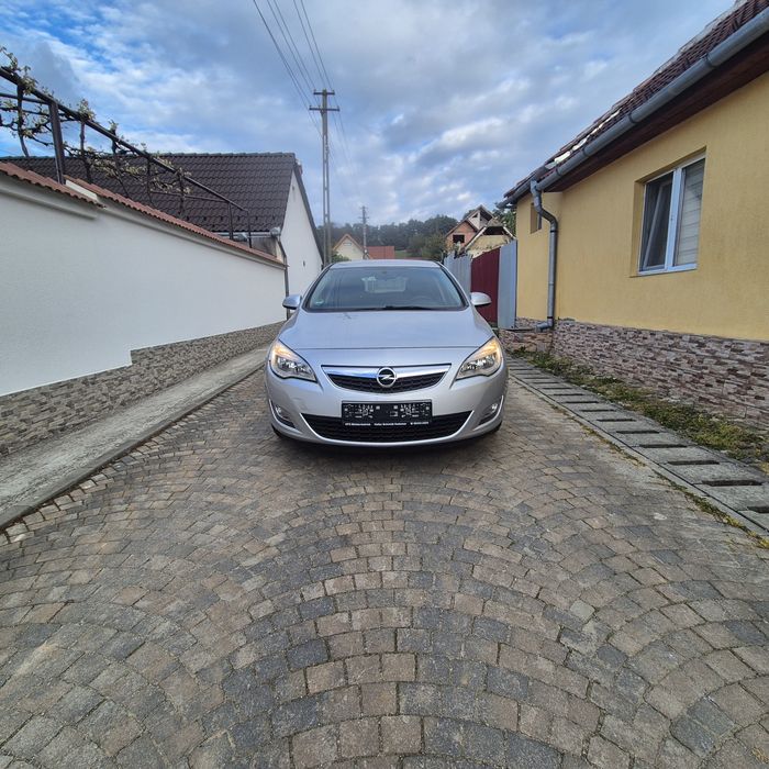 OPEL Astra 2010