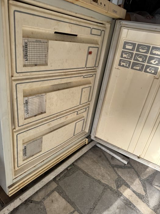 Вертикален фризер “Гиочел” 100 л