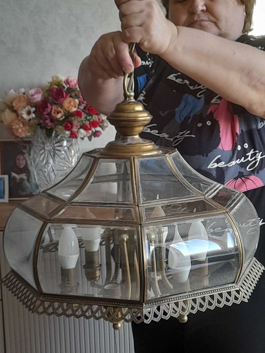 Продам люстру на потолок