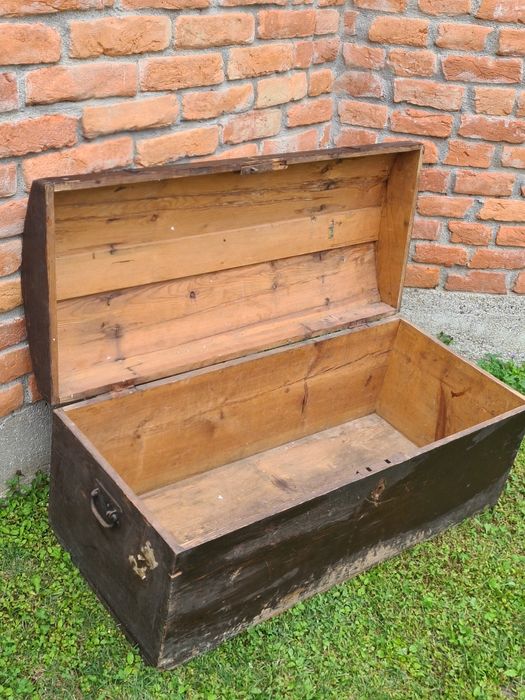 Cufăr din lemn masiv