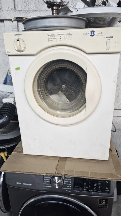 Vând uscător de rufe