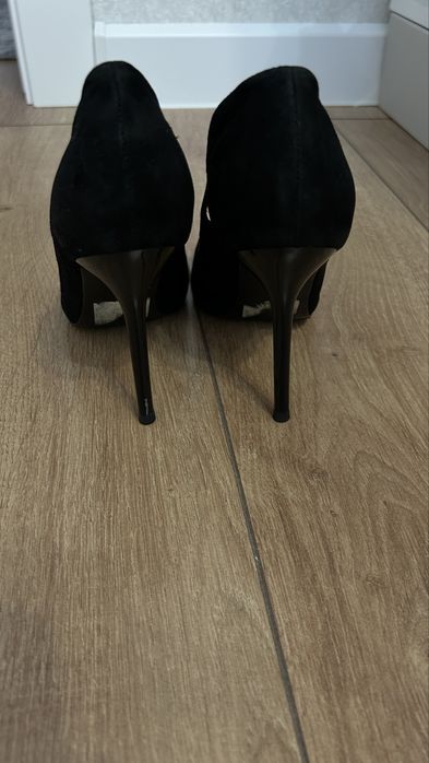 Продам замшевые туфли Basconi