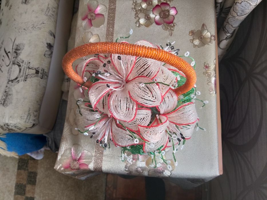 Продам цветы из бисера