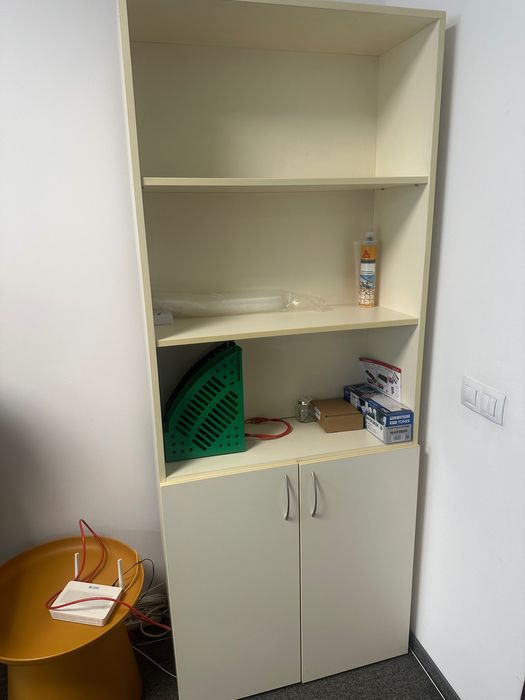 Продавам офис обурудване: столове, бюра, шкафове, маси и лан кабели