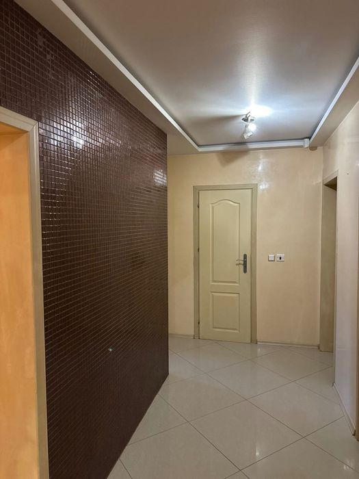 Дава се под наем Четиристаен апартамент в Добрич, Център - 140 кв.м за 298.86 € - Снимка #18