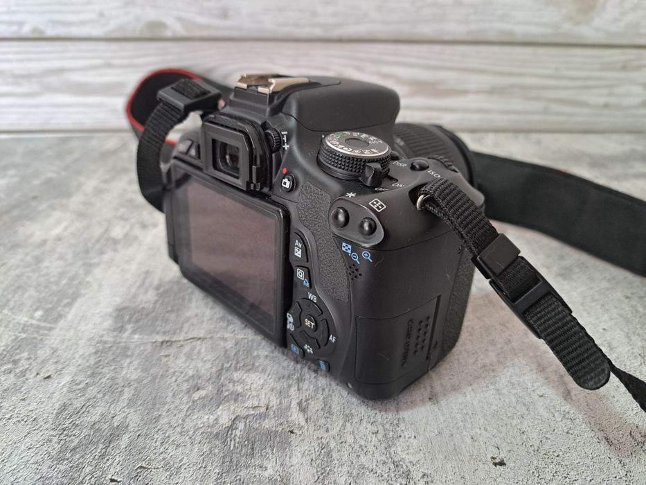 Продам фотоаппарат Canon EOS 600D (идеал)