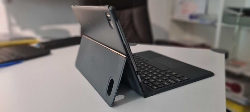 Tableta ISO HUNT cu tastatura