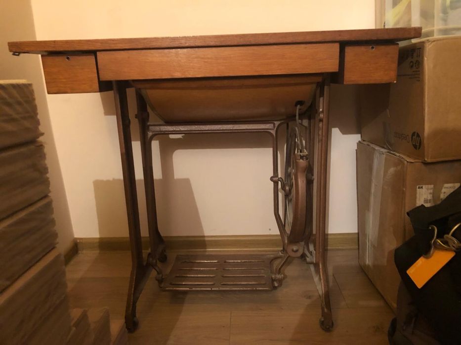 Оригинална крачна шевна машина Union